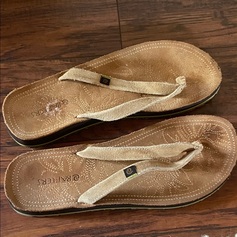 Reef Men’s Tan Suede Flip-Flop Sandals
